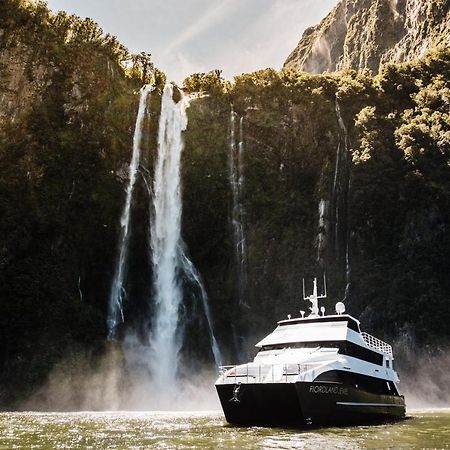 Milford Sound Overnight Cruise - Fiordland Discovery Esterno foto