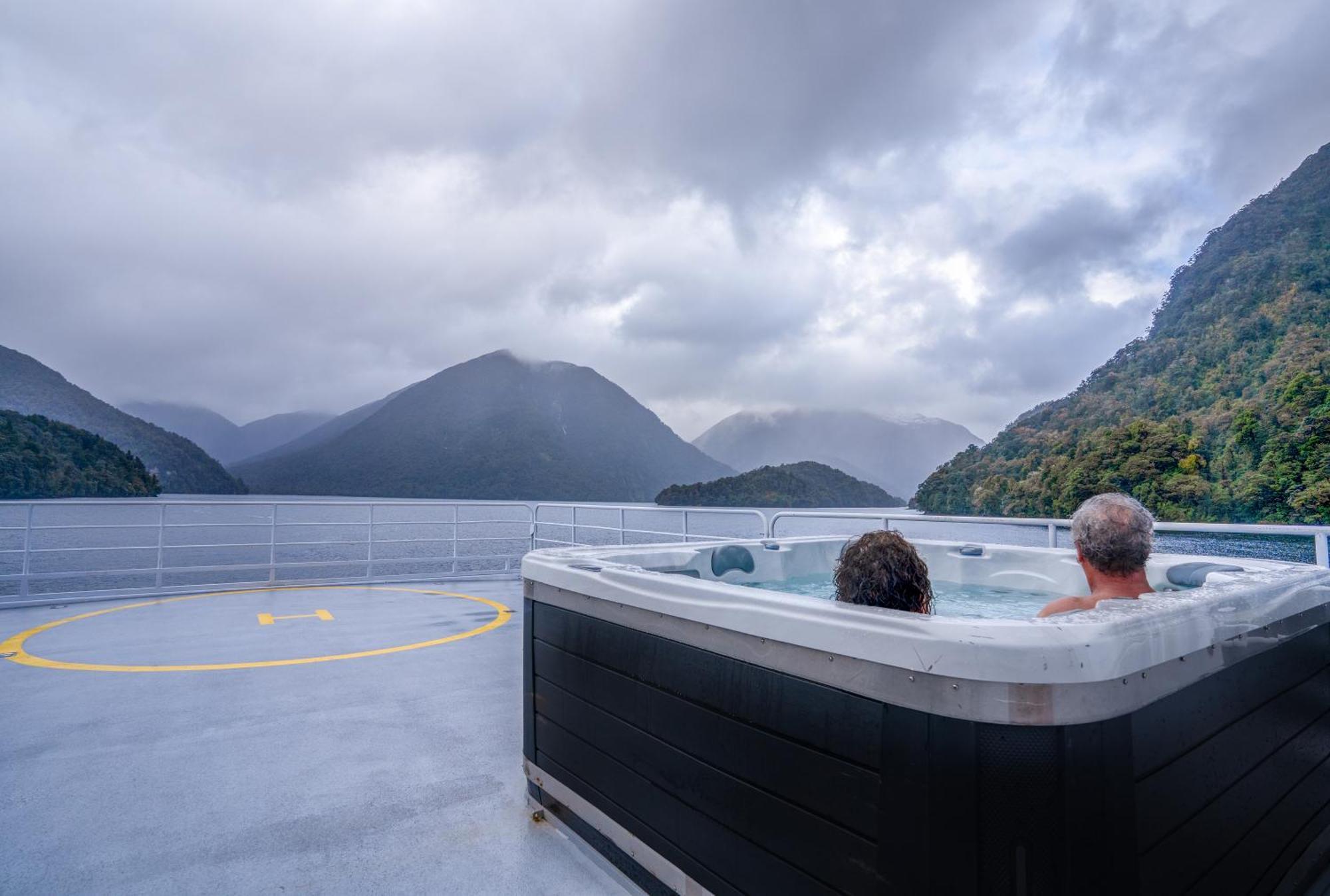 Milford Sound Overnight Cruise - Fiordland Discovery Esterno foto