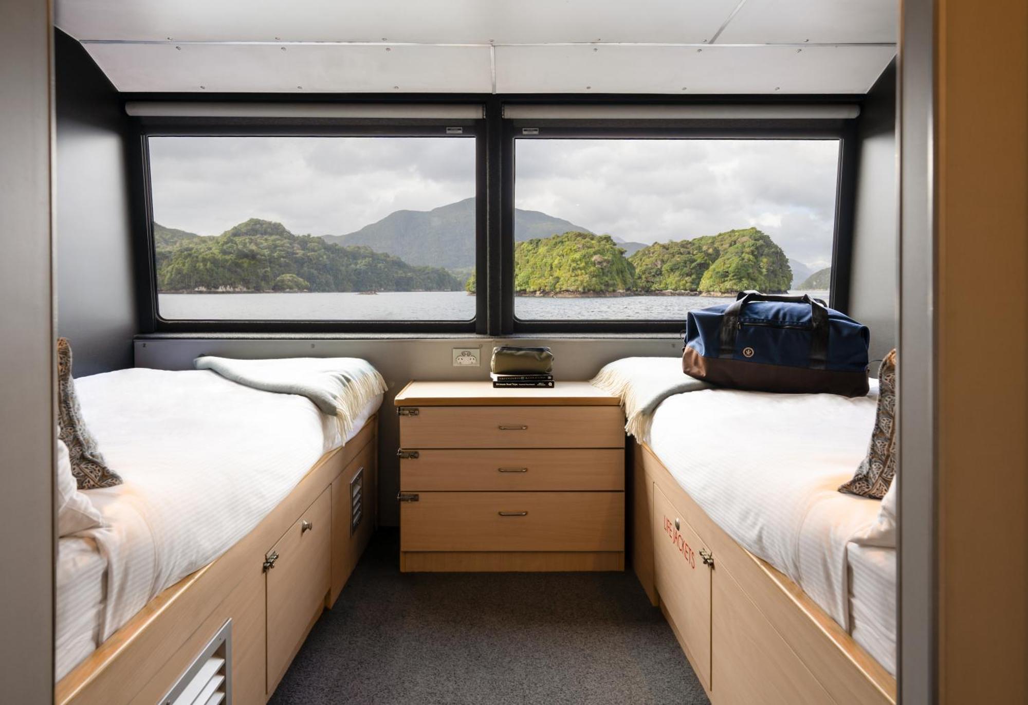 Milford Sound Overnight Cruise - Fiordland Discovery Esterno foto