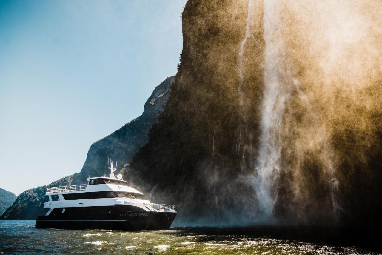 Milford Sound Overnight Cruise - Fiordland Discovery Esterno foto
