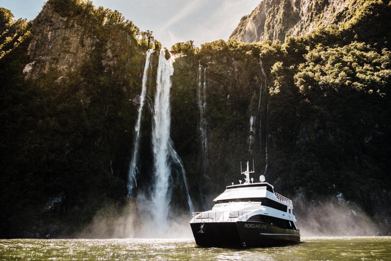 Milford Sound Overnight Cruise - Fiordland Discovery Esterno foto