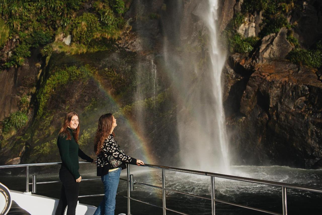 Milford Sound Overnight Cruise - Fiordland Discovery Esterno foto