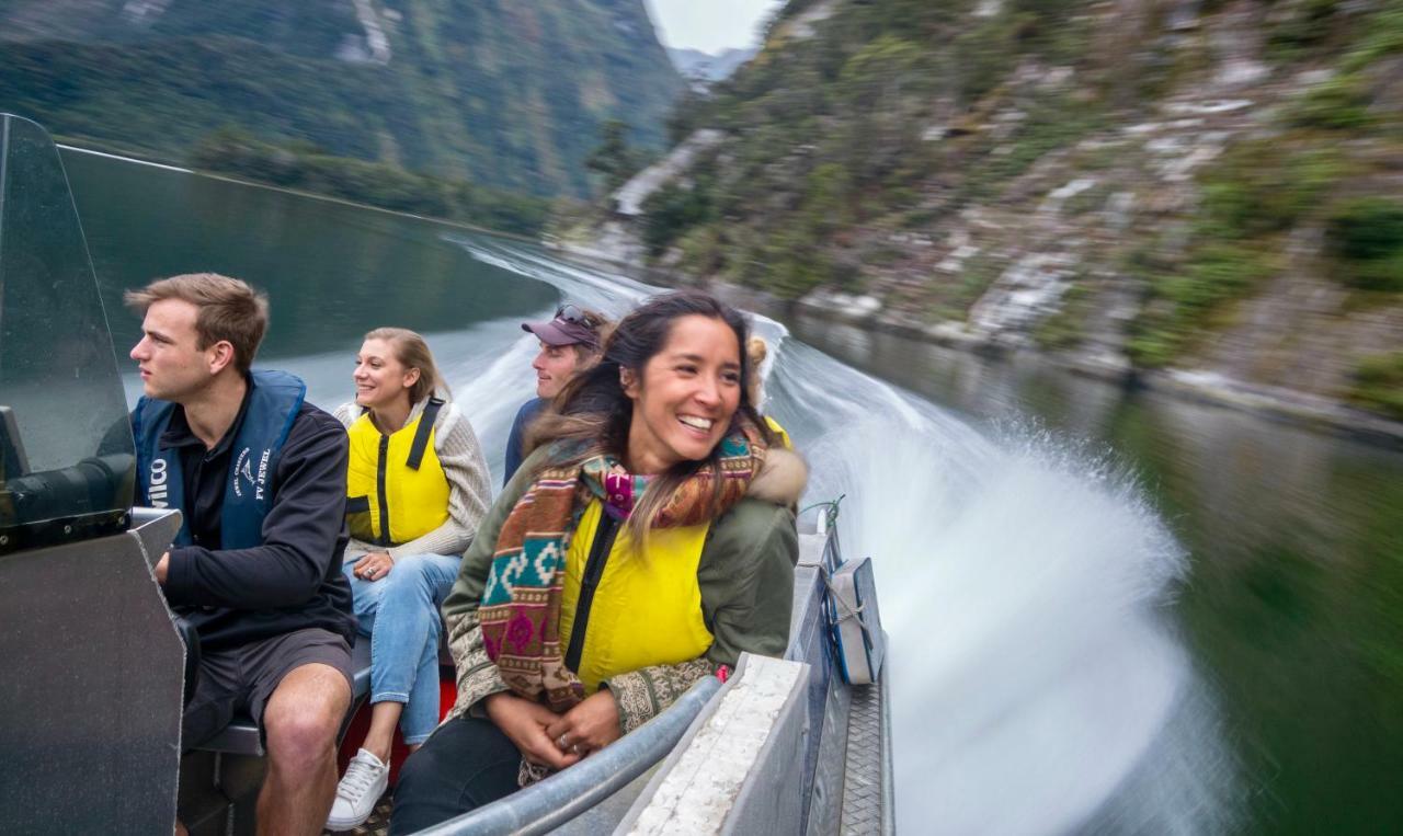 Milford Sound Overnight Cruise - Fiordland Discovery Esterno foto